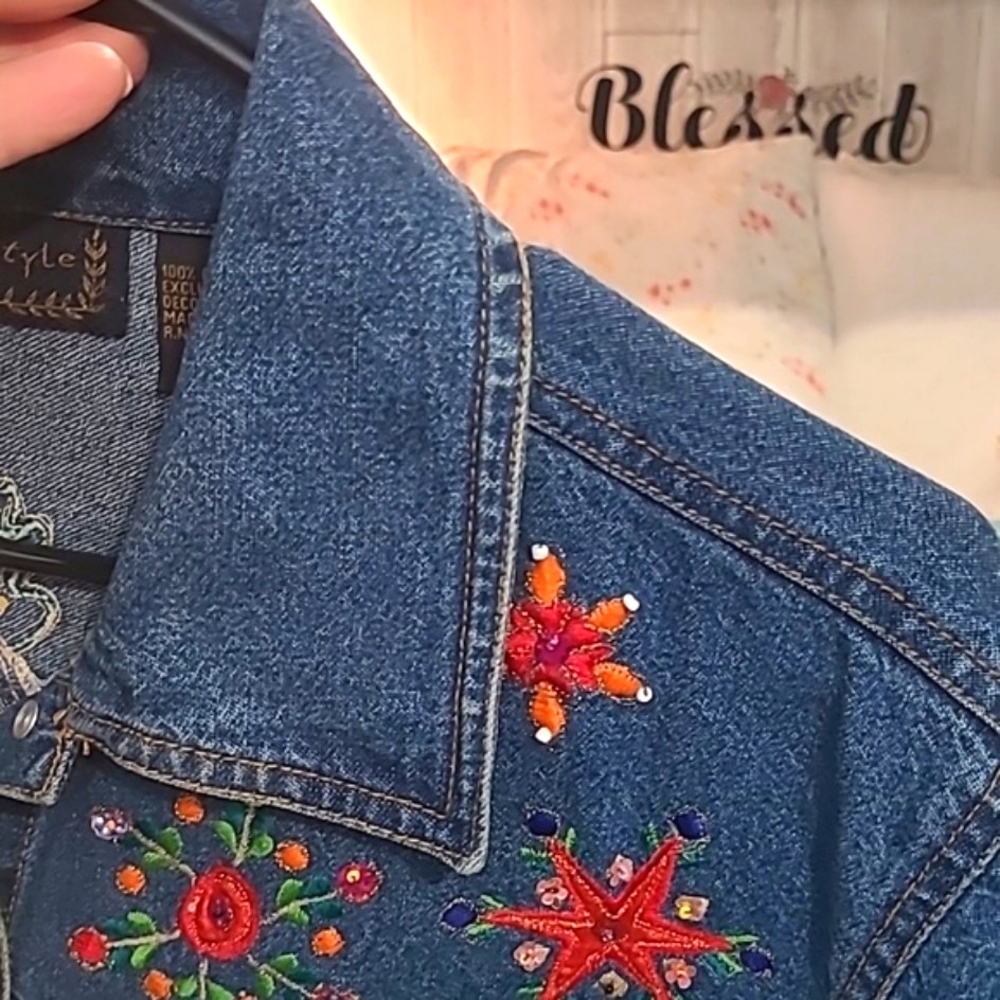 🎄FESTIVE "LIFESTYLE" HOLIDAY EMBELLISHED DENIM JACKET- LIKE NEW!🎄LARGE - Picture 2 of 12